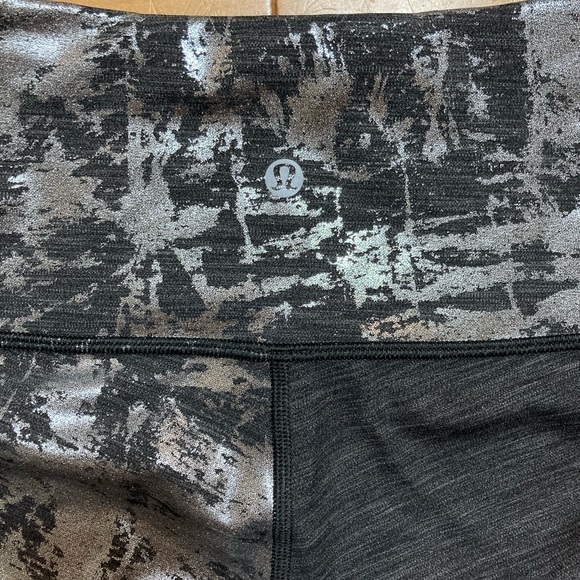 LuluLemon size 6 luxtreme highwaisted leggings - Picture 2 of 3